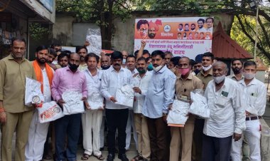 दिपावली निमित्ताने नवी मुंबई मधील रिक्षा चालकांना दिवाळी गोड व्हावी या उद्देशाने शिवसेना उपनेते तथा राज्य मंत्री  मा श्री विजय नाहटा साहेब