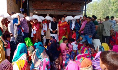 चुनाव सह प्रभारी लॉकेट चैटर्जी ने की राहत बचाव कार्यो की सराहना