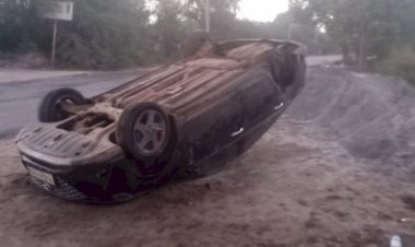 कार चालक का संतुलन बिगड़ने से हुआ हादसा कार मालिक के परिवारजनों की उड़ी नींद