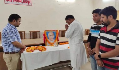 सरदार बल्लभ भाई पटेल जी की जयंती के अवसर पर नगर निगम में उनकी प्रतिमा पर किया गया माल्यार्पण