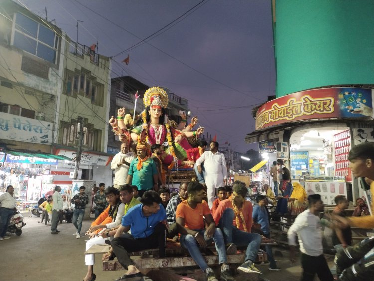 देवास में निकला मां दुर्गा का ऐतिहासिक चल समारोह