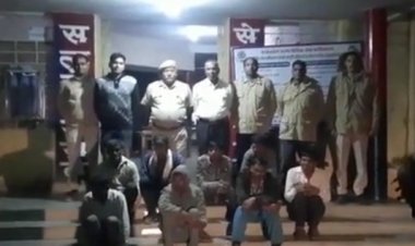 थाना अधिकारी अजय शर्मा ने ताश की पत्ती खेलते 8 जुआरियों को धर दबोचा