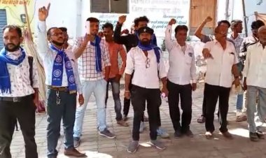 भीम आर्मी  ने जिला कलेक्टरी के बाहर धरना प्रदर्शन कर मुख्यमंत्री के नाम सौपा ज्ञापन, ज्ञापन में बताया कि पुलिस भर्ती में एससी वर्ग को 16 फीसदी आरक्षण देने की मांग