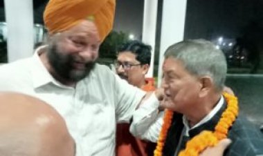 तरविंदर सिंह मारवाह सभी गुरुद्वारों सिंह सभा के प्रधान जनरल सेक्रेटरी व सिख समाज को इकट्ठा करके अपने साथ लेकर हल्द्वानी कांग्रेस पार्टी के विजय संकल्प शंखनाद रैली में पहुंचे