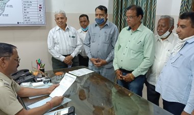 सीनिसर सीटीजन समिति डूंगरपुर व रॉटरी क्लब ने अतिरिक्त पुलिस अधिक्षक को सौपा ज्ञापन