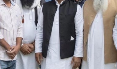 यूपी के पूर्व सीएम अखिलेश यादव से भारतीय शक्ति संगठन के लोगों ने की मुलाकात किसानों की समस्याओं पर की चर्चा