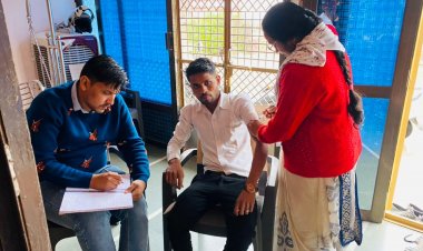 कुँआ मे प्राथमिक स्वास्थ केंद्र कुँआ के कार्मिको द्वारा घर घर सर्व कर वेक्सिनेशन किया गया l