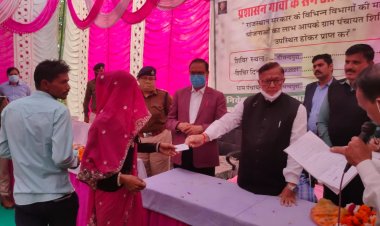 प्रभारी मंत्री डॉं. बी.डी. कल्ला ने प्रशासन गांवों के संग अभियान के शिविर का निरीक्षण किया