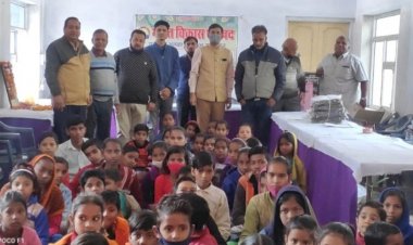भारत विकास परिषद के तत्वावधान में सरकारी स्कूल के बच्चों को गर्म वस्त्रों का वितरण किये