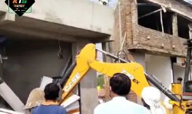 देवास नगर निगम का फिर चला बुल्डोजर कई अवैध मकान तोड़े