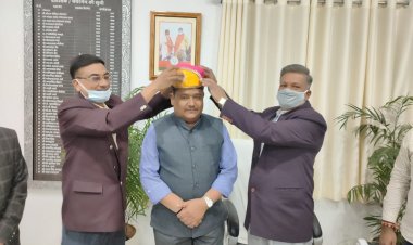 हम फाउंडेशन ने किया सभापति का सम्मान :-