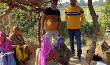 कुँआ प्राथमिक स्वास्थ केंद्र के कार्मिको द्वारा घर घर सर्वे कर वक्सिनेशन किया गया