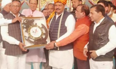 मंत्री टीकाराम जूली ने की पूजा अर्चना