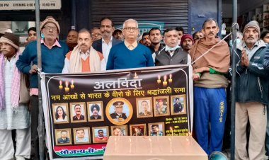 लोक समाज पार्टी  जनरल रावत सहित अन्य अधिकारीगण को लोक समाज पार्टी की केन्द्रीय कार्यालय दिल्ली में  दी गई श्रंधांजली ।