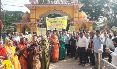 चामुण्डा स्टैण्डर्स मिल के श्रमिकों ने महिलाओं के साथ मिलकर किया चक्काजाम