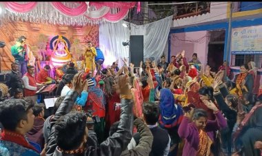 सजा श्याम दरबार, रंग बिरंगे फूलों से बाबा का हुआ श्रृंगार, भक्तों ने पवित्र ज्योति दर्शन भी किये