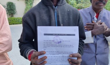 सहरिया क्रांति के पास भाग कर आया आदिवासी बच्चा, गिड़गिड़ा कर बोला "सर मुझे बचाओ मुझे बंधुआ मजदूरी से मुक्त कराओ पहले पिता को फ़िर मुझे फसाया कर्जजाल में" : रिंकू पंडित KTG समाचार शिवपुरी एमपी