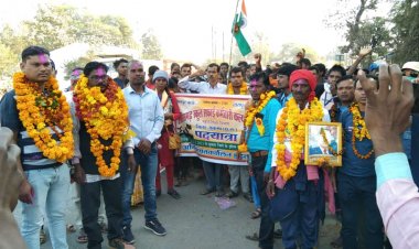 सफाई कर्मचारियों की पदयात्रा चारामा पहुंची, 280 किमी की दूरी तय की