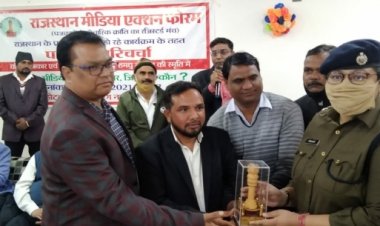 पत्रकार और साहित्यकार स्वर्गीय श्री ईशमधु तलवार की स्मृति में आयोजित पत्रकार चर्चा में कही