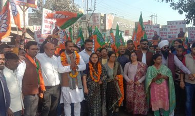 निमंत्रण एवं जनसंपर्क यात्रा से किच्छा के लोग हुए खुश जगह-जगह किया सांसद प्रतिनिधि का फूल मालाएं पहनाकर भव्य स्वागत