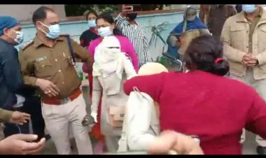 चालानी कार्रवाई को लेकर पुलिसकर्मी और महिला में हुई हाथापाई