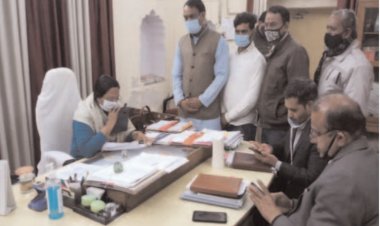 भूमि में भू माफियाओं द्वारा किये जा रहे अतिक्रमण को हटावाने के सम्बन्ध में ज्ञापन सौपा
