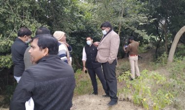 डीएम व सीडीओ द्वारा ग्राम पंचायत - बरासिन व विकास खण्ड कुड़वार में मनरेगा योजनान्तर्गत कराये जा रहे कार्यों का किया गया निरीक्षण।