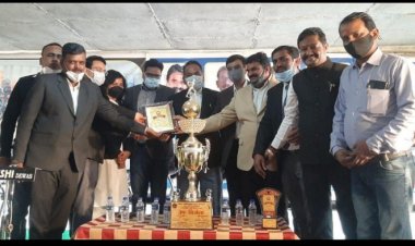 जिला अभिभाषक संघ द्वारा नववर्ष मिलन एवं सम्मान समारोह आयोजित