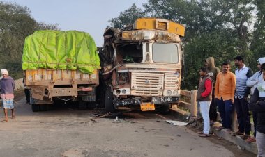 ट्रकों में भिड़ंत पांच घंटे तक राष्ट्रीय राजमार्ग पर आवागमन रहा बाधित