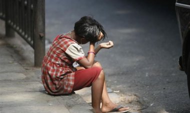 फीस नहीं देने पर छात्रा से कहा स्कूल मत आना  बाजार मूल्य से अधिक में कापी लेने बनाया जा रहा दबाव