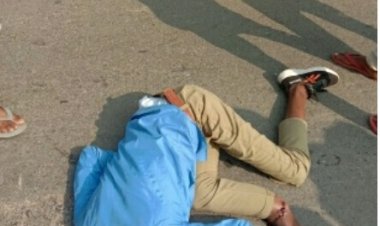 वैक्सीन लगवाने जा रहे 2 स्कूल छात्रों को पिकअप ने कुचला, छात्रों की मौके पर मौत…