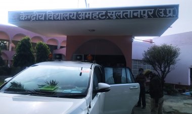 जिला निर्वाचन अधिकारी व मुख्य विकास अधिकारी द्वारा मतदान कार्मिकों के प्रशिक्षण स्थल केन्द्रीय विद्यालय अमहट का किया गया निरीक्षण।