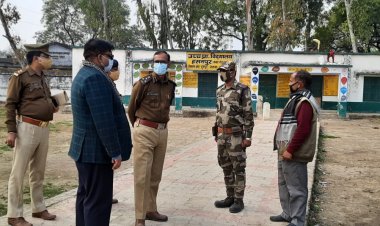 विधान सभा सामान्य निर्वाचन-2022 को सकुशल सम्पन्न कराने हेतु जिला निर्वाचन अधिकारी/ पुलिस अधीक्षक/पुलिस उपमहानिरीक्षक द्वारा व अतिसंवेदनशील/संवेदनशील केन्द्रों, प्रा0 वि0 हसनपुर का किया गया निरीक्षण।