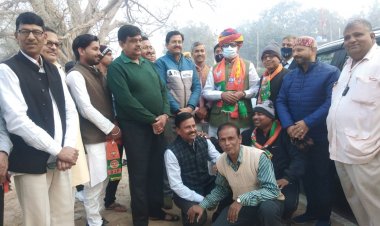 मंडल अध्यक्ष राहुल दीक्षित के नेतृत्व में सांसद ओमप्रकाश माथुर का साफा पहनकर स्वागत किया