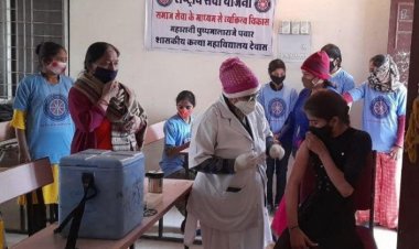 महाविद्यालय में टीकाकरण अभियान, 15 से 18 वर्ष छात्राओं ने लगवाया टीका