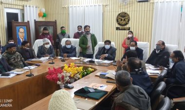 आईजीआरएस के लंबित सन्दर्भों को तत्काल निस्तारण करें सम्बन्धित अधिकारी- डीएम।
