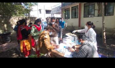 जिला न्यायालय देवास में रोको-टोको अभियान के अंतर्गत लिये गये कोविड सेंपल