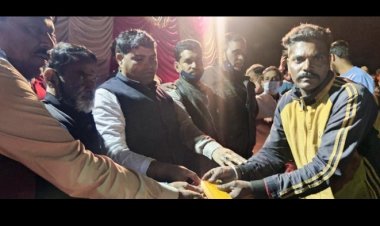 सिद्धिविनायक भक्त मंडल ने पीड़ितों को 5-5 हजार रुपये प्रदान किए