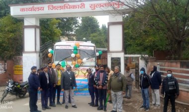 मतदाता जागरूकता एक्स्प्रेस बस को हरी झंडी दिखाकर किया गया रवाना।