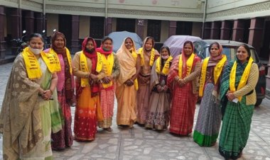 वैश्य महिला समिति की महिलाओं को पदों पर दिलाई शपथ
