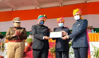 गणतंत्र दिवस समारोह स्थानीय इंदिरा गांधी स्टेडियम में समारोह पूर्वक आयोजित किया
