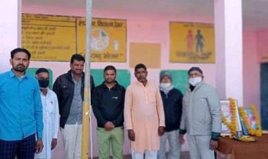 ग्राम पंचायत देवर में समस्त ग्राम वासियों द्वारा गणतंत्र दिवस के उपलक्ष में ध्वजारोहण का कार्यक्रम संपन्न हुआ