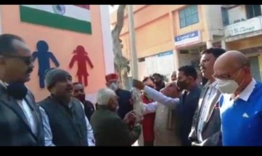 वरिष्ठ नागरिक संस्था एवं प्रेस क्लब देवास ने संयुक्त रूप से किया झंडावंदन