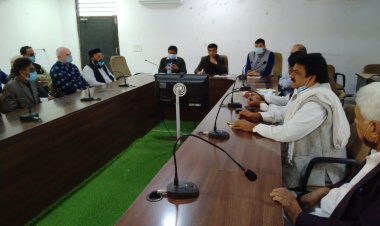 कलेक्टर श्री शुक्ला की अध्यक्षता में  वैक्सीनेशन के संबंध में मुस्लिम समुदाय के प्रबुद्धजनों की बैठक आयोजित।