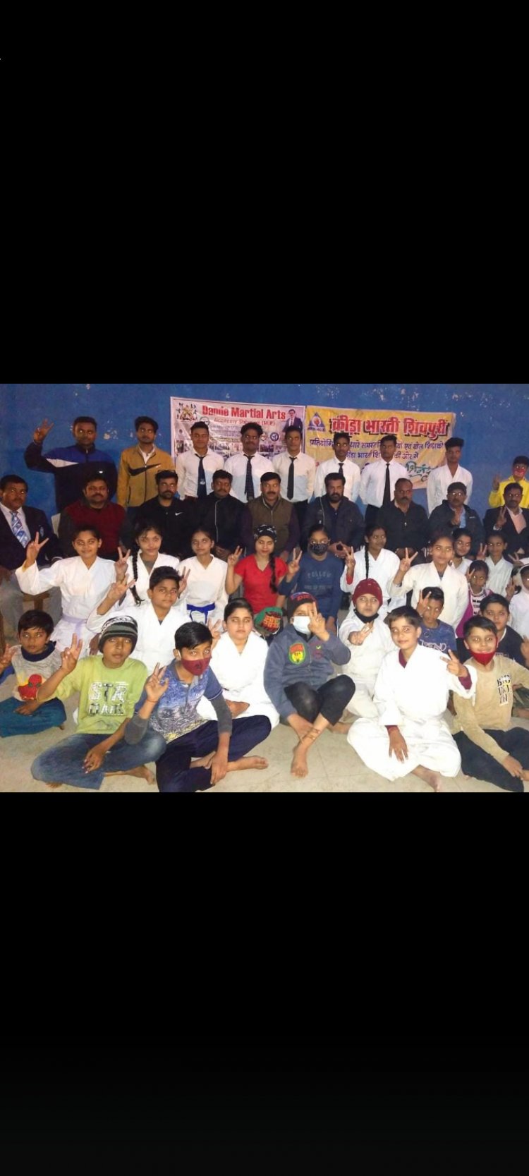 शिवपुरी मे कराते प्रतियोगिता का आयोजन किया गया जिसमें मार्शल आर्ट्स अकादमी के महासचिव हितेंद्र सिंह डंडे सम्मिल हुए