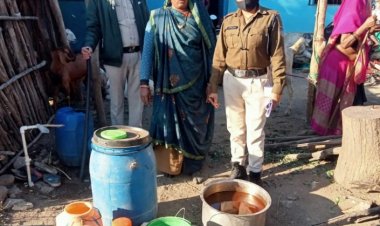 देवास जिले में आबकारी विभाग ने अलग-अलग स्थानों पर की कार्रवाई।