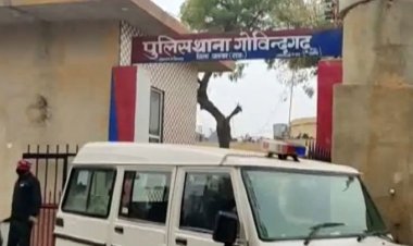 एक आरोपी को पकड़ने गई पुलिस पर लोगों ने पथराव कर दिया