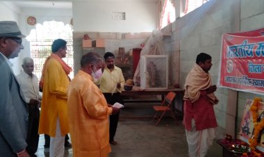 भारतीय मजदूर संघ, देवास द्वारा नर्मदा जयंती पर महाआरती का आयोजन किया गया।