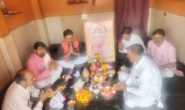भगवान भोलेनाथ का रुद्राभिषेक योगी आदित्यनाथ के पुन: मुख्यमंत्री बनने की प्रार्थना की