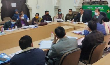 जिले में संचालित योजना के संदर्भ में जिला स्तरीय अधिकारियों की समीक्षा बैठक आयोजित हुई